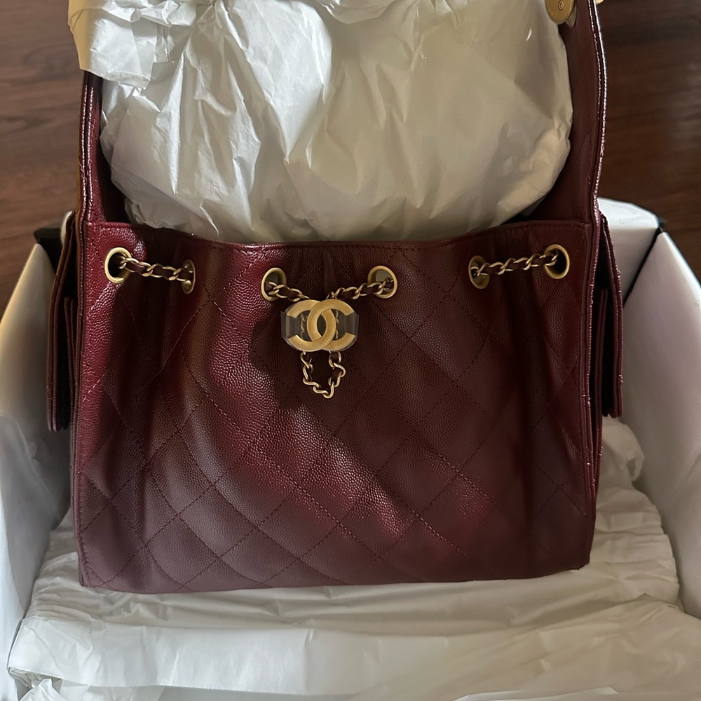 CHANEL 25 SMALL HANDBAG Grained Calfskin & Gold-Tone Metal Burgundy